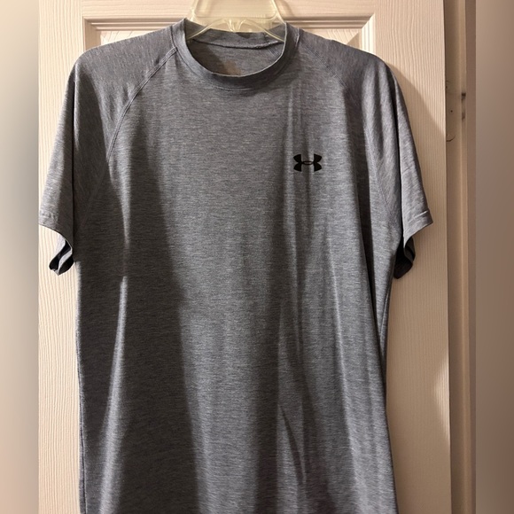 Men’s Under Armour Shirt - Picture 2 of 6
